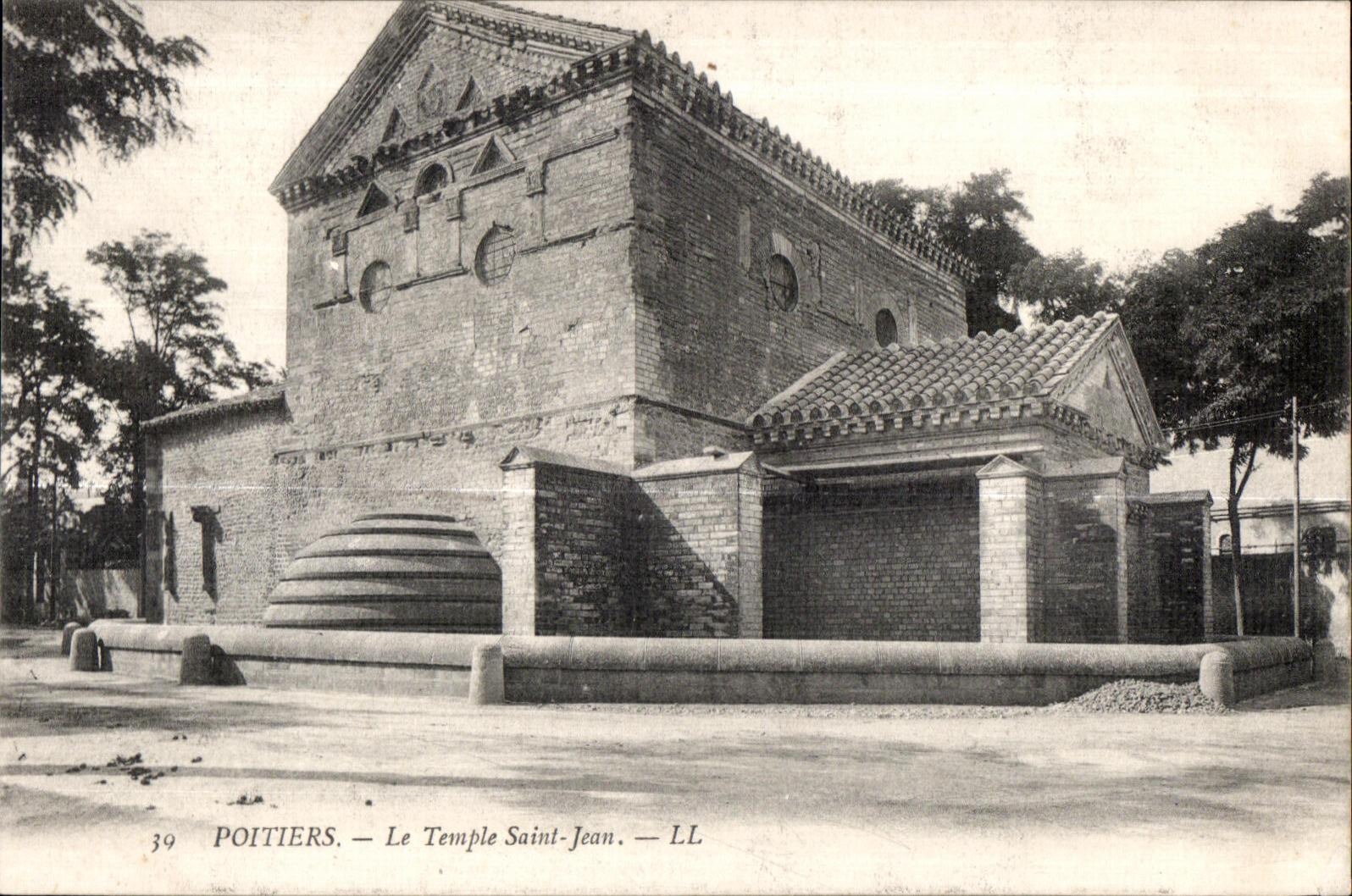 CPA Poitiers Le Temple Saint Jean