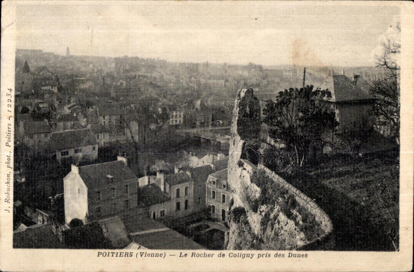 CPA Poitiers (Vienne) Le Rocher de Coligny pris des Dunes