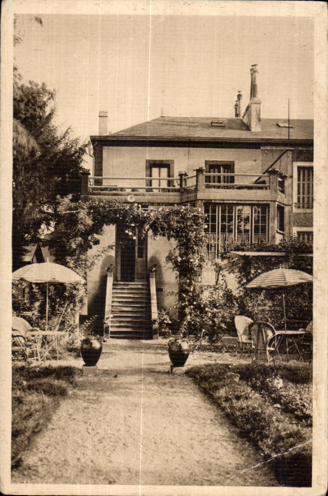 CPA Poitiers (Vienne) Le Pavillon Rouge