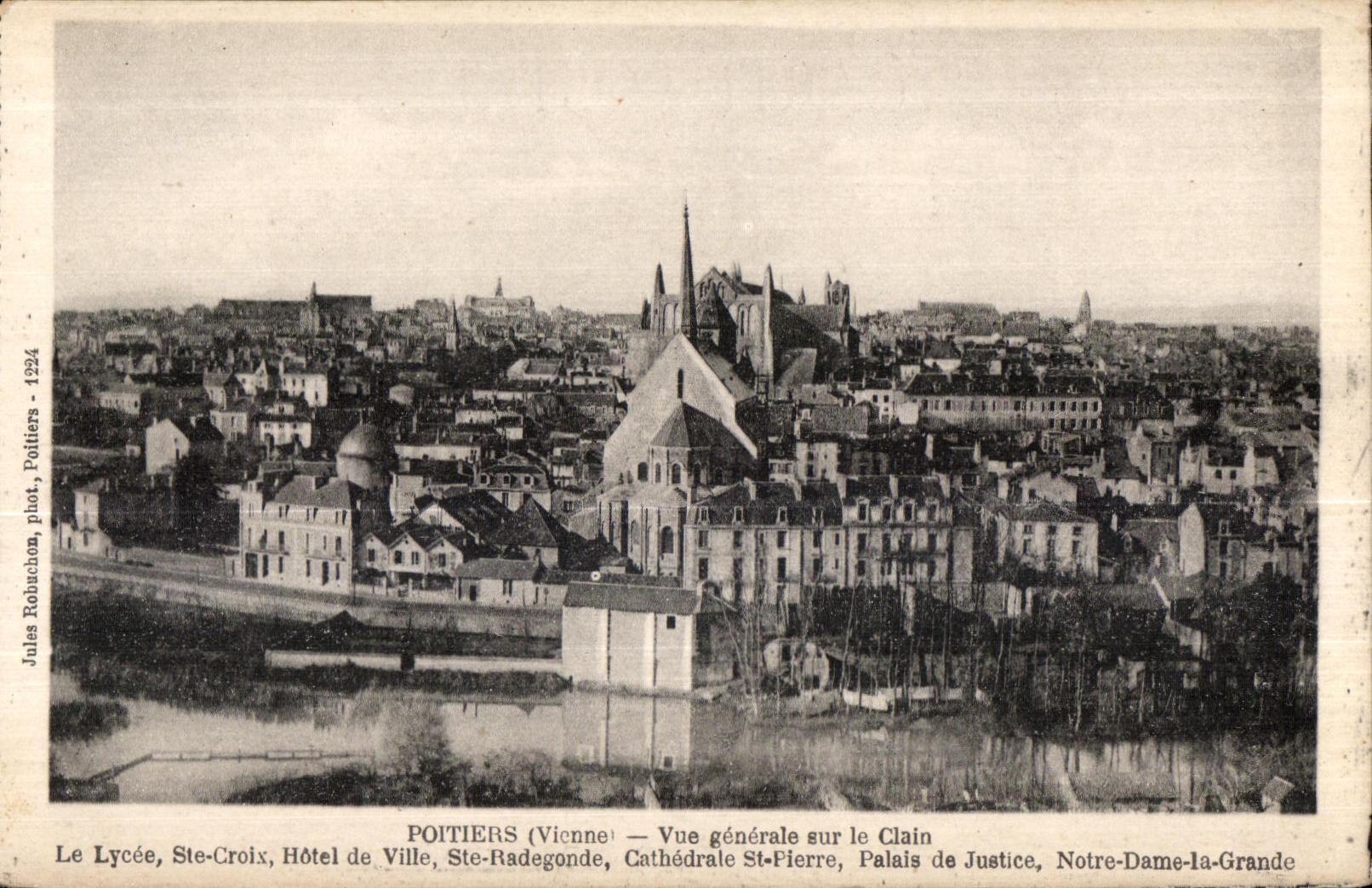 CPA Poitiers Vue generale sur le Clain Le Lycee Ste Croix Hotel de Ville Ste Radegonde Cathedrale St Pierre