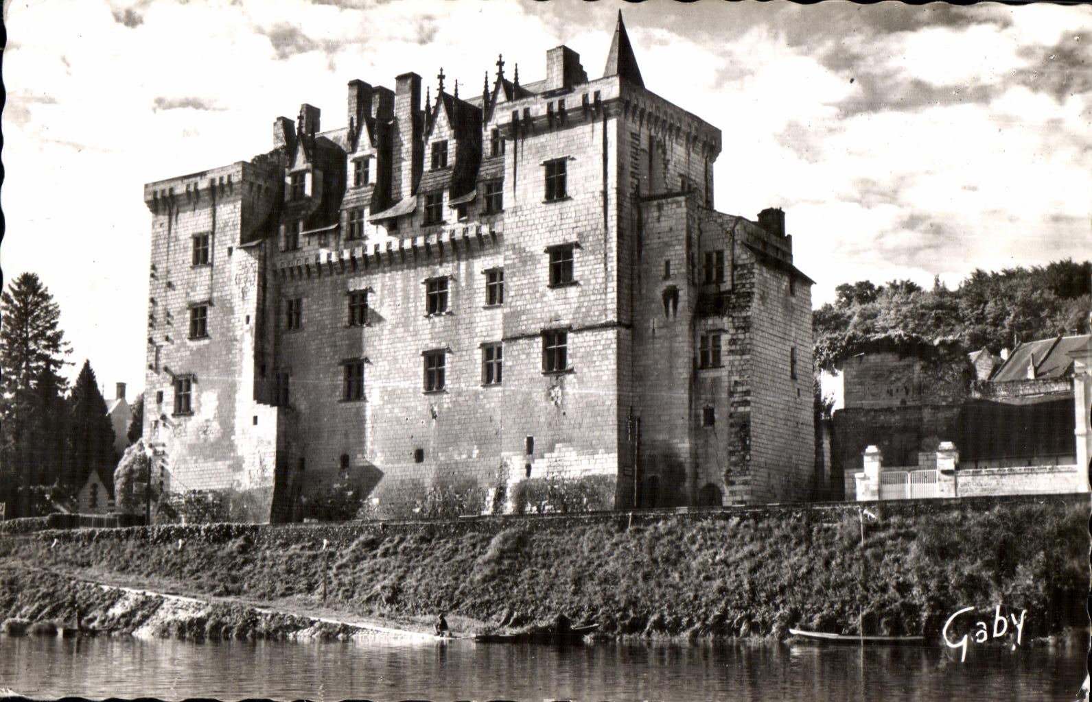 CPA Montsoreau Le Chateau facade Nord vu de la Loire