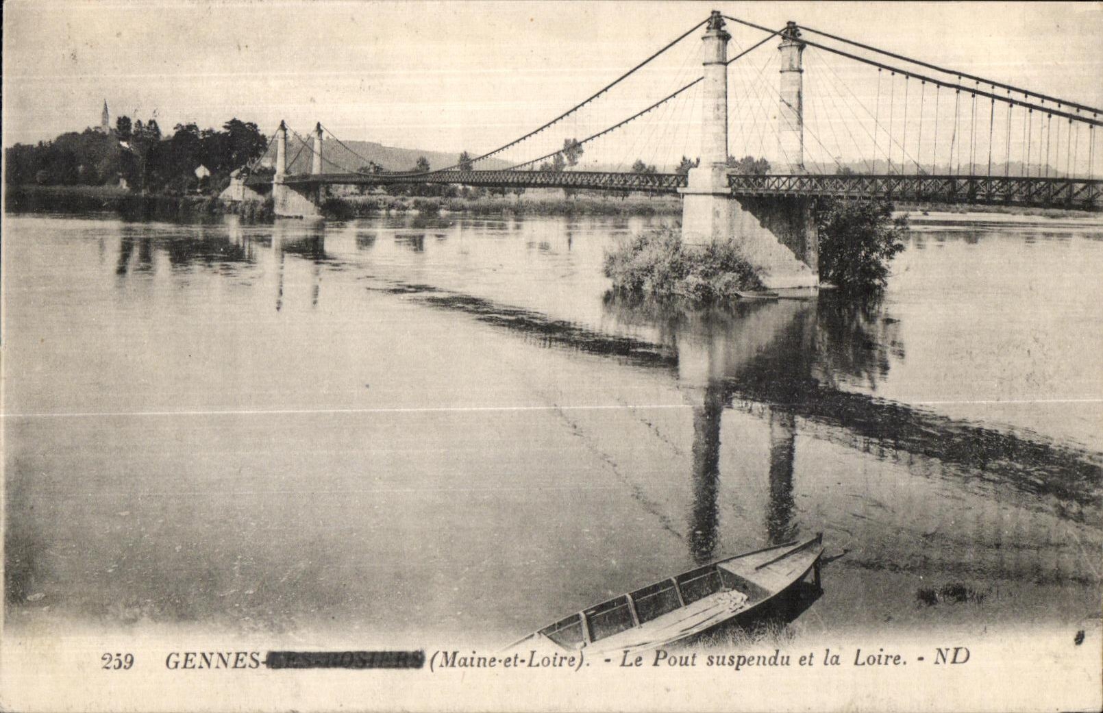 CPA Gennes Le Pont suspendu et la Loire