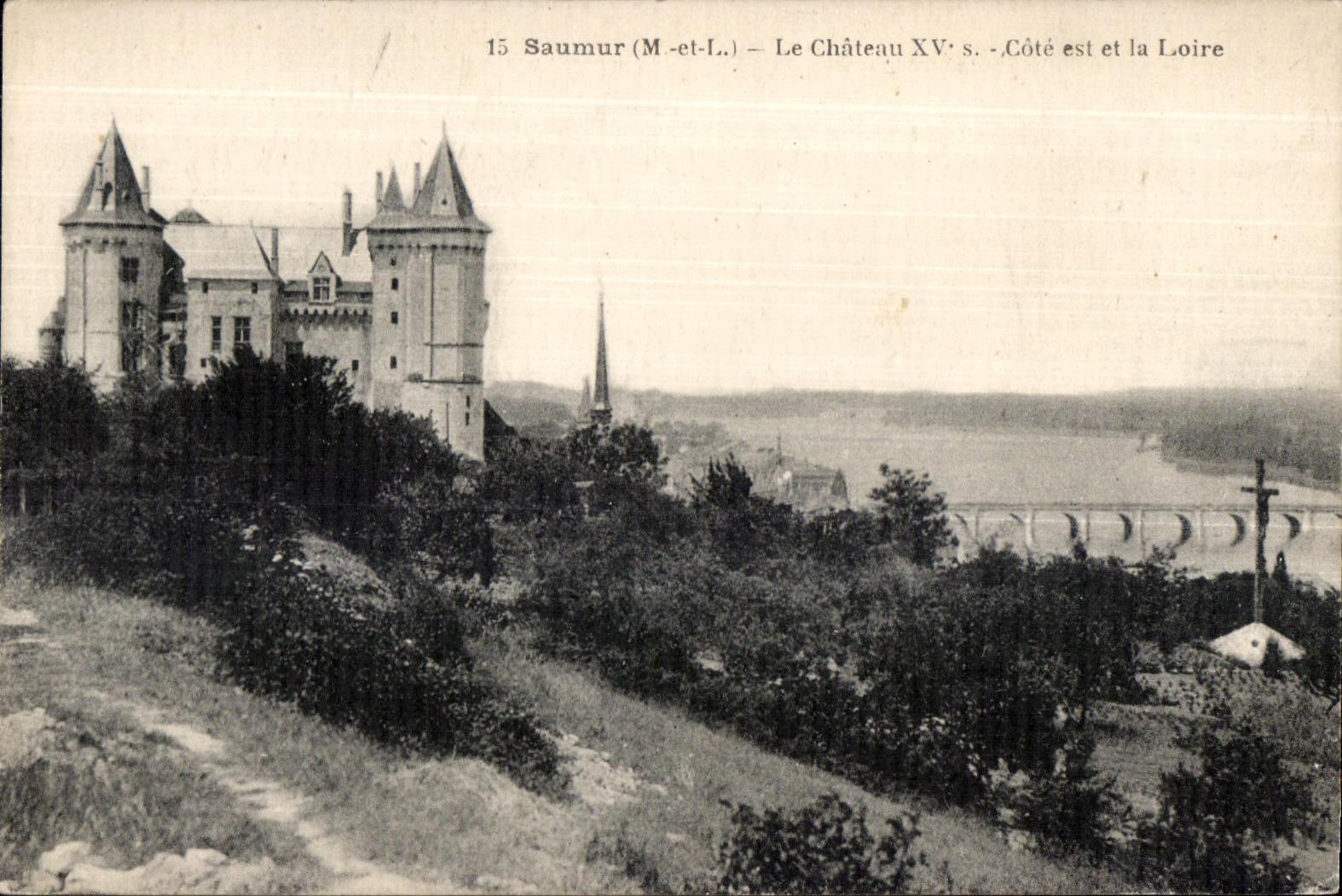 CPA Samur (M et L) Le Chateau Xv Cote est et la Loire