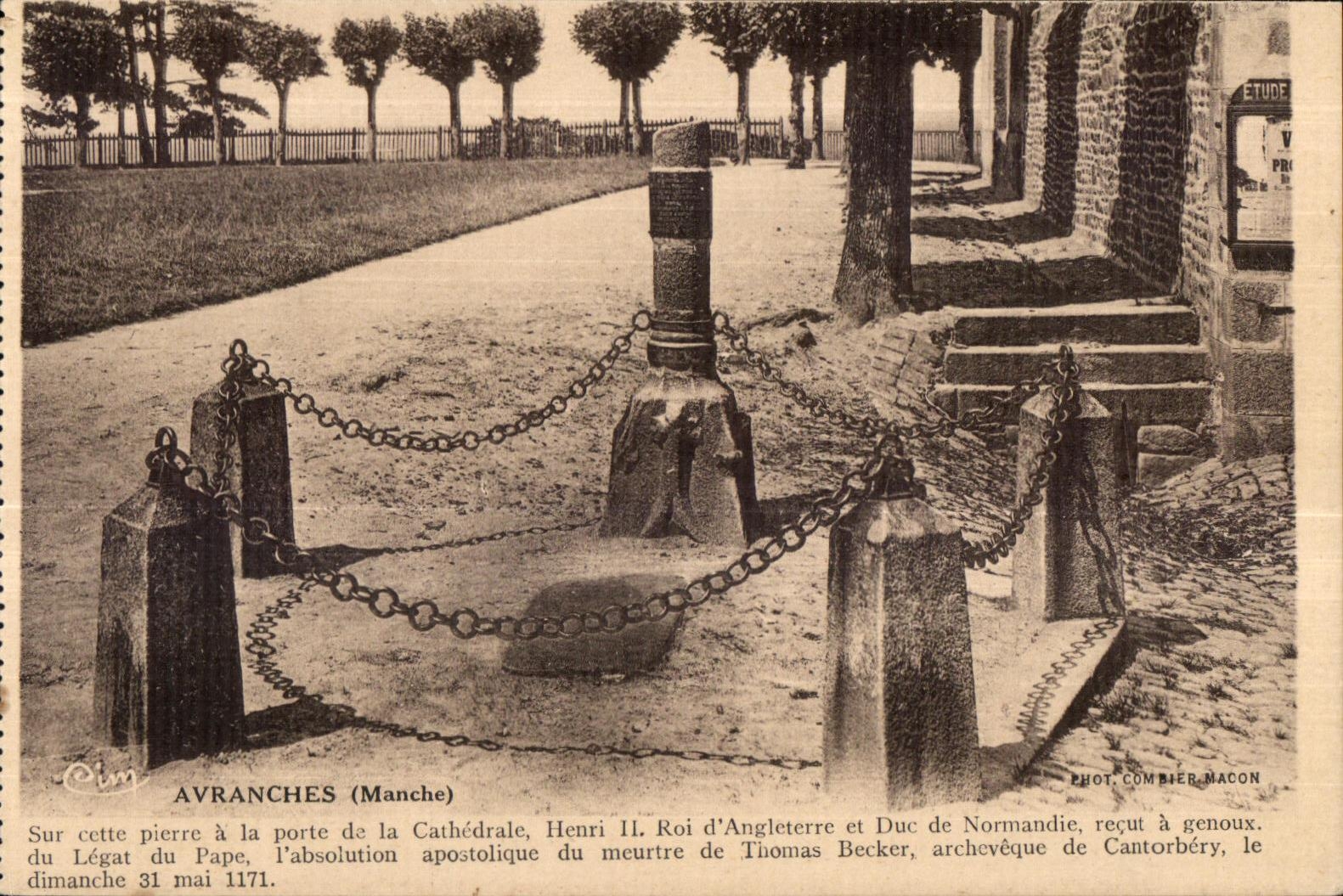 CPA Avranches (Manche) Sur cette pierre a la porte de la Cathedrale Henri