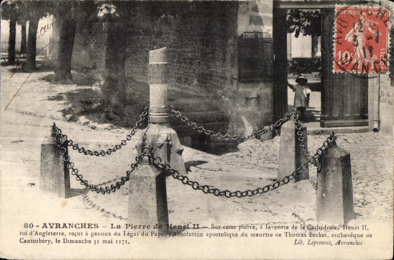 CPA Avranches La pierre de Henri II Sur cette pierre a la porte de la Cathedrale Henri