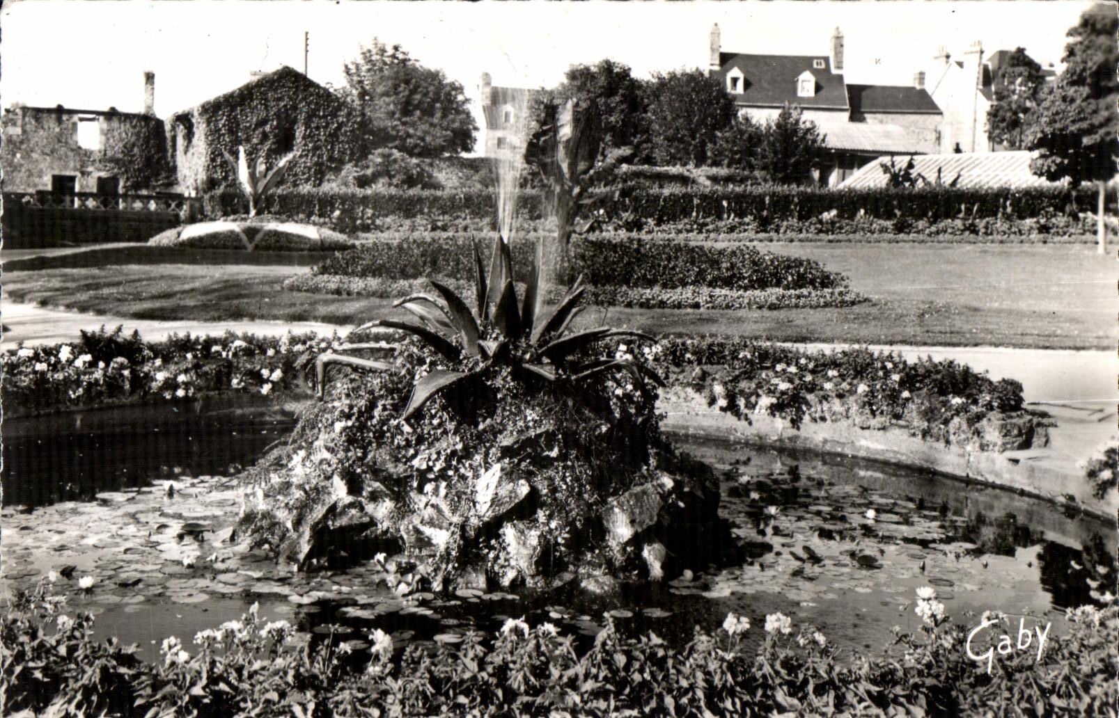 CPSM Avranches (manche) jardin des plantes
