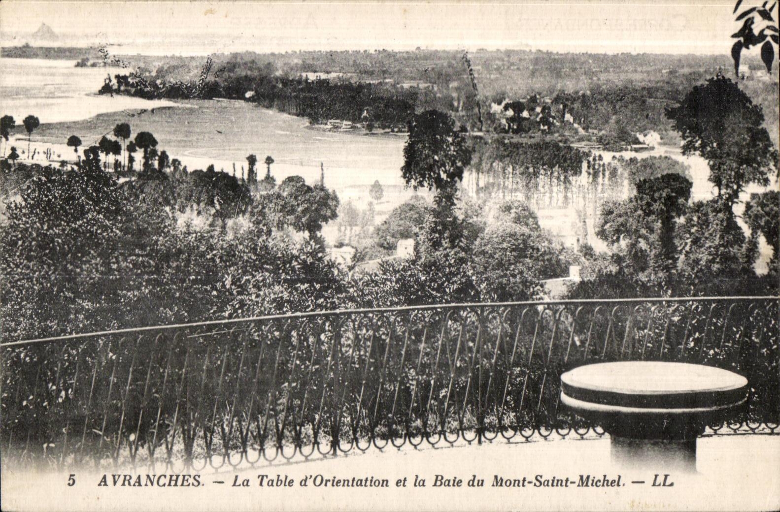 CPA Avranches la table d orientation et la baie du mont saint michel