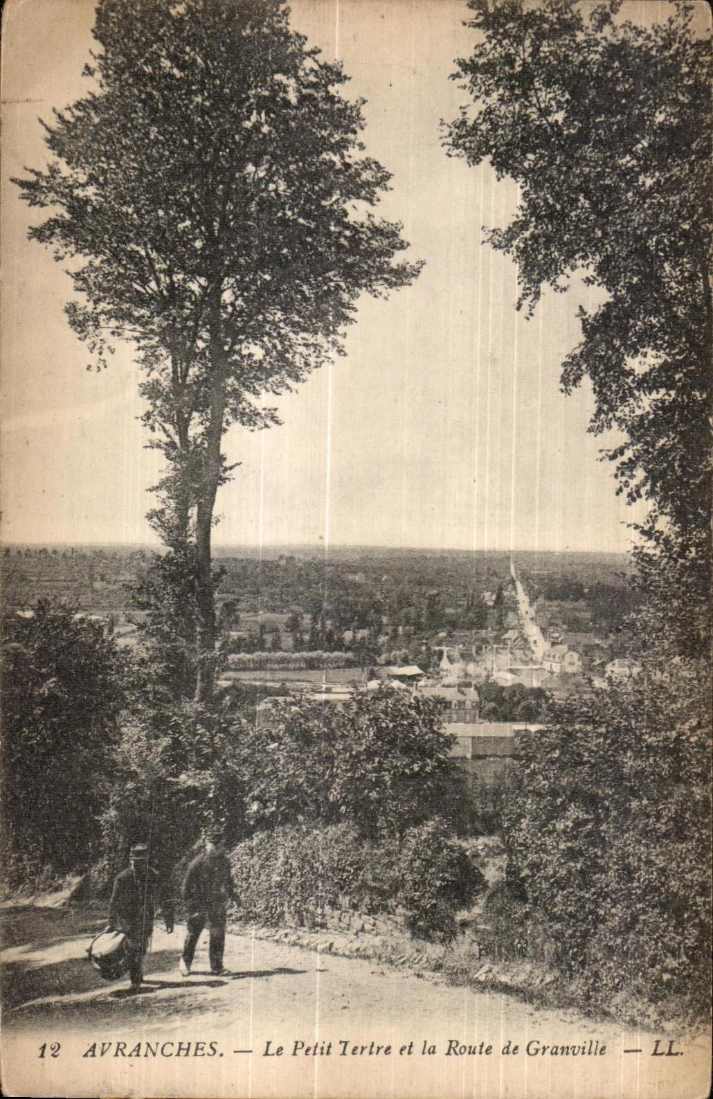 CPA Avranches le petit tertre at la route de granville