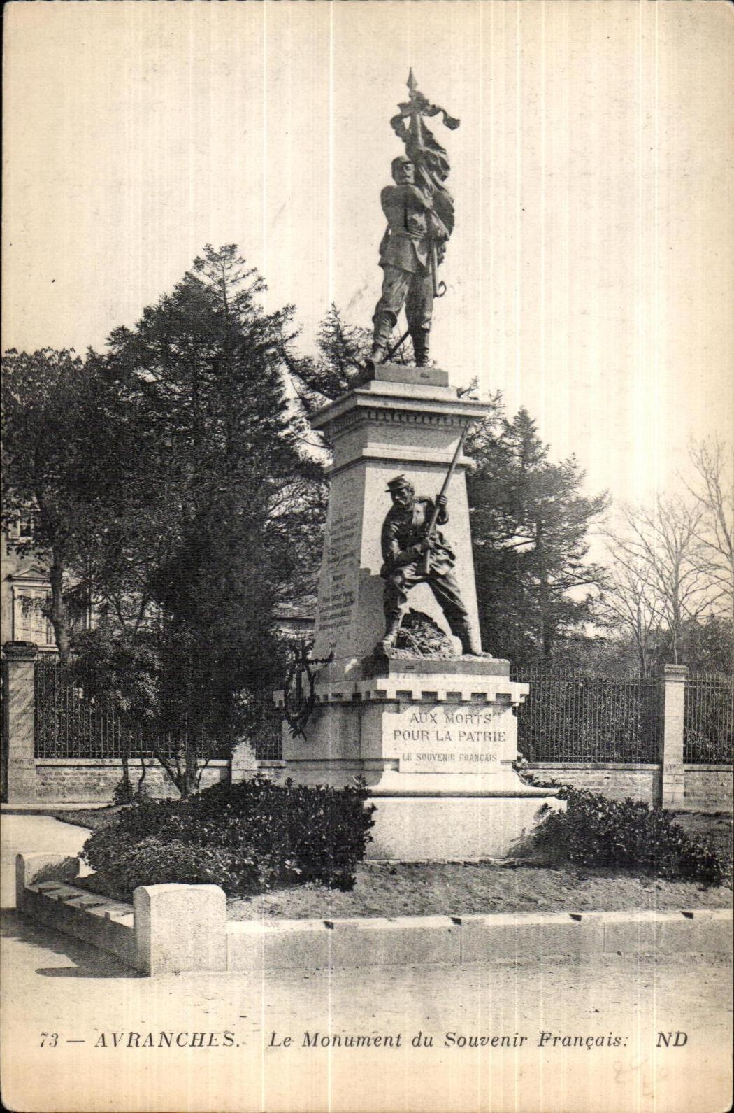 CPA Avranches le monument du souvenir francais Militaria