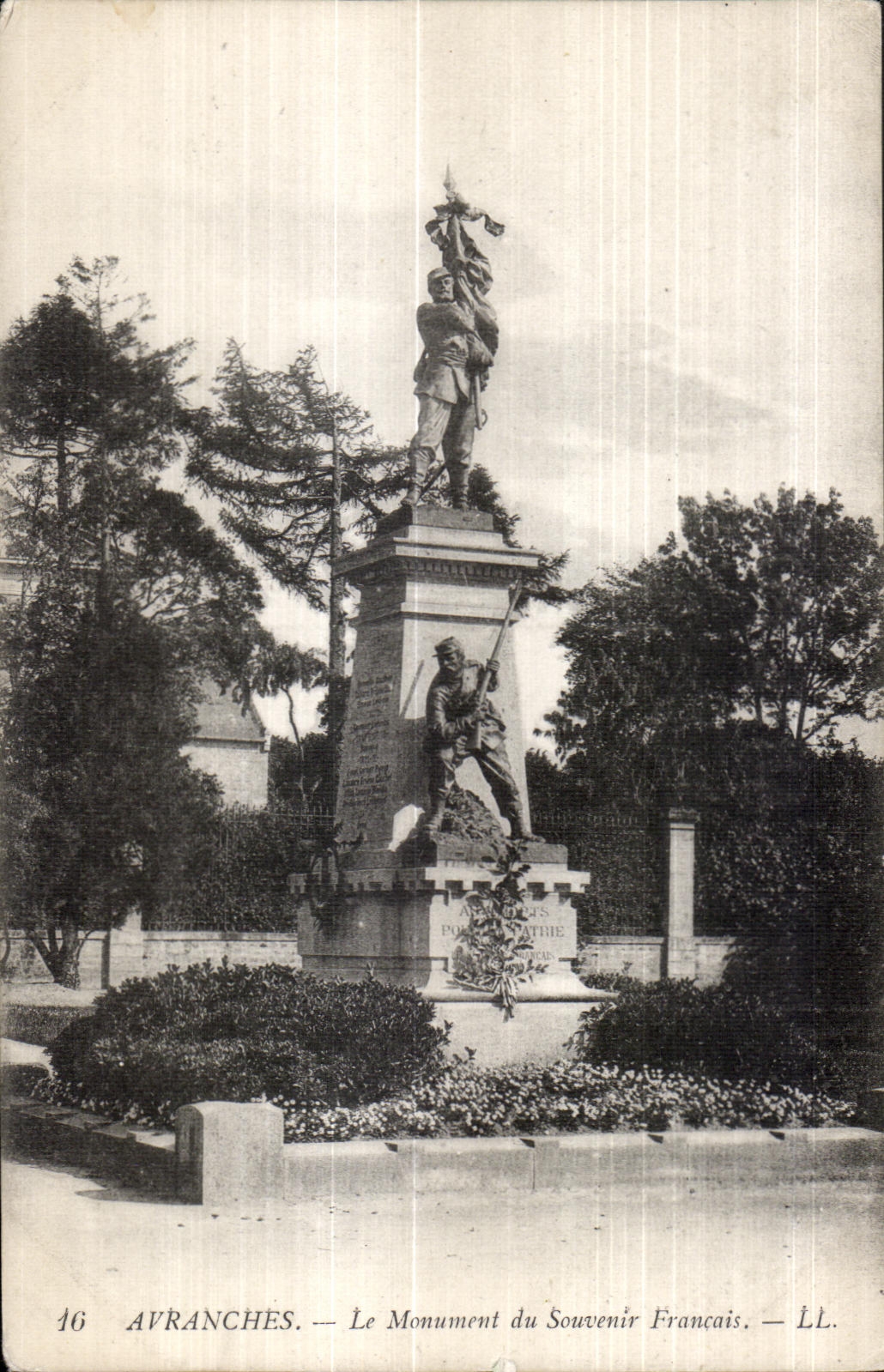 CPA Avranches le mounment du souvenir francais Militaria