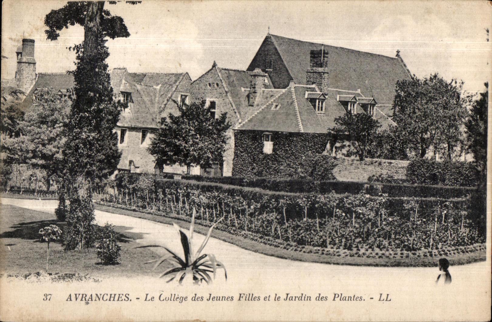 CPA Avranches le college des jeunes filles et le jardin des plantes
