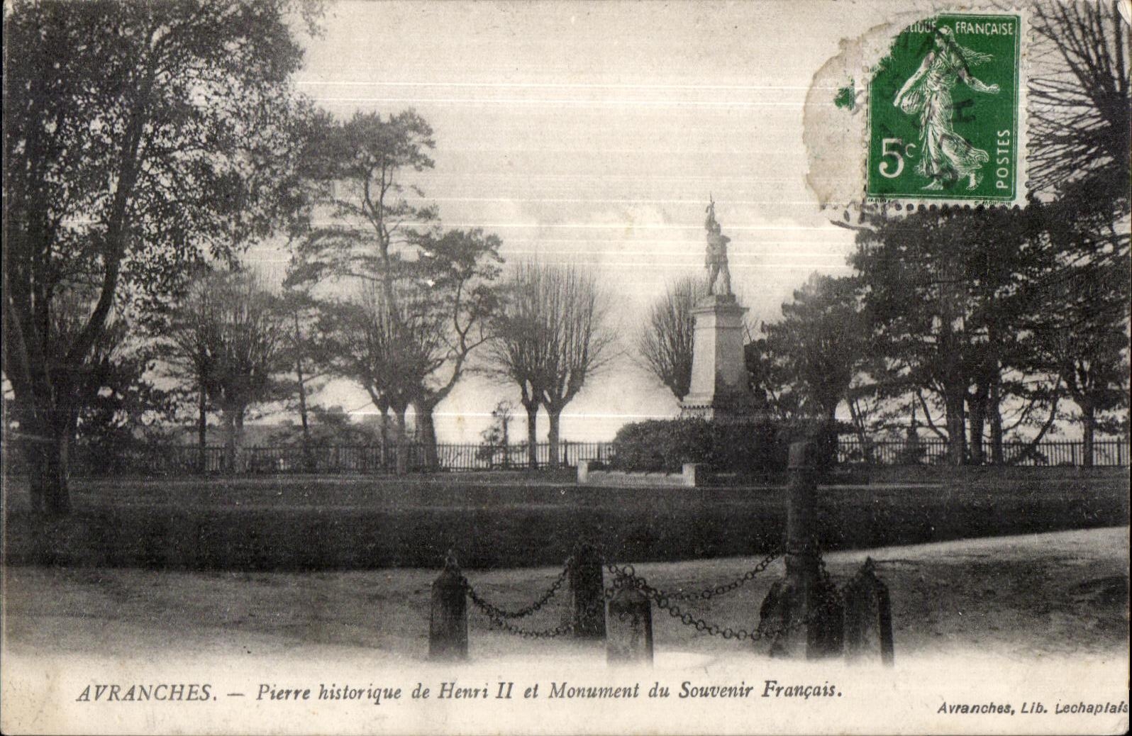 CPA Avranches pierre historique de henri II et monument du souvenir francais Militaria