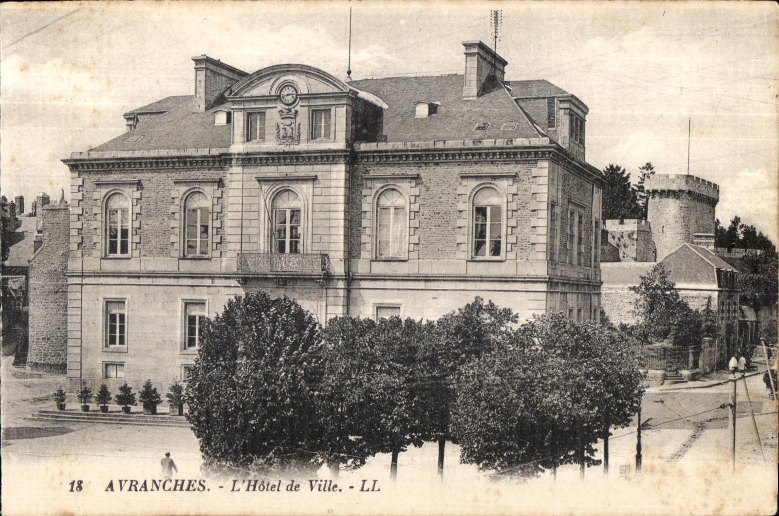 CPA Avranches L Hotel de Ville