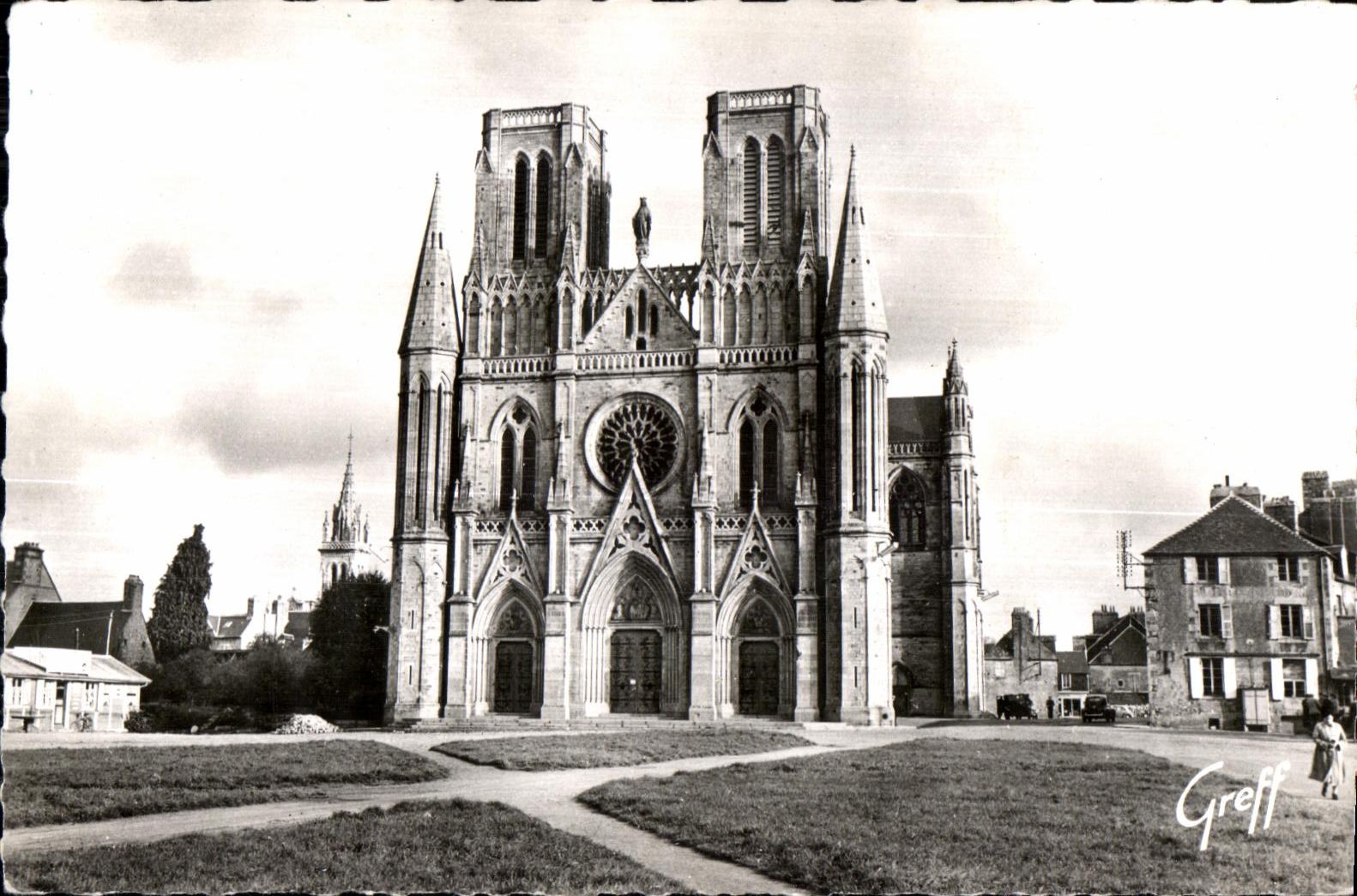 CPSM Avranches La Cathedrale Notre Dame