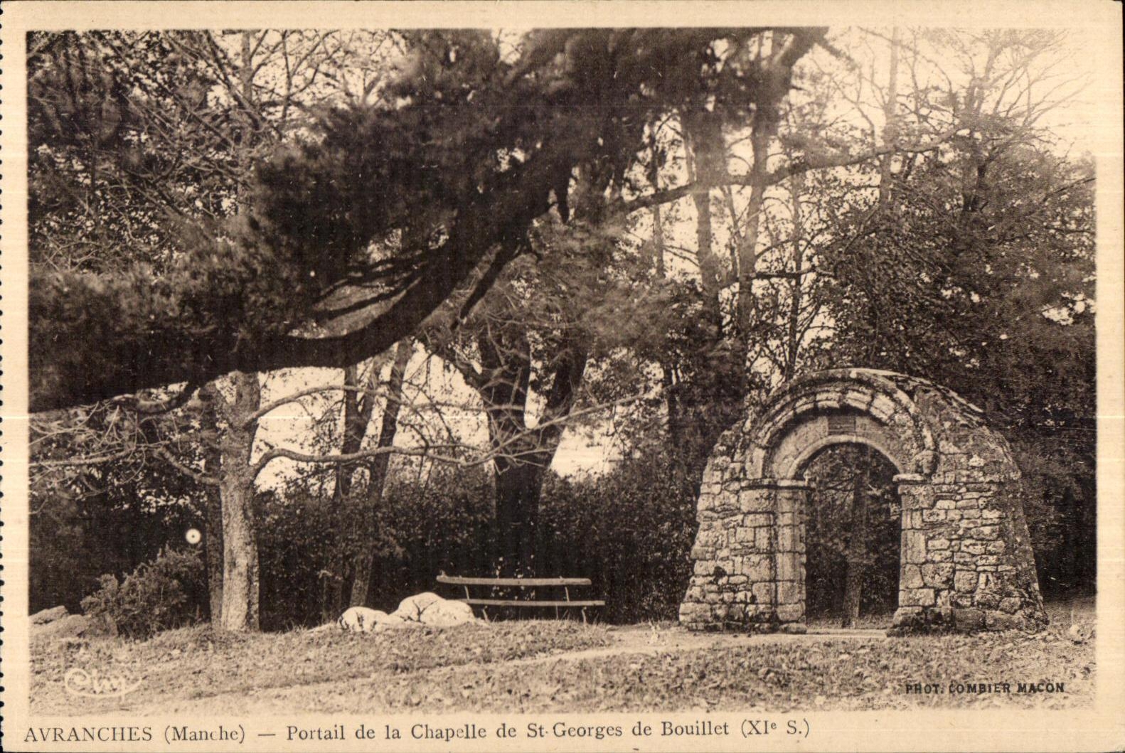 CPA Avranches (Manche) Portail de la Chapelle de St Georges de Bouillet