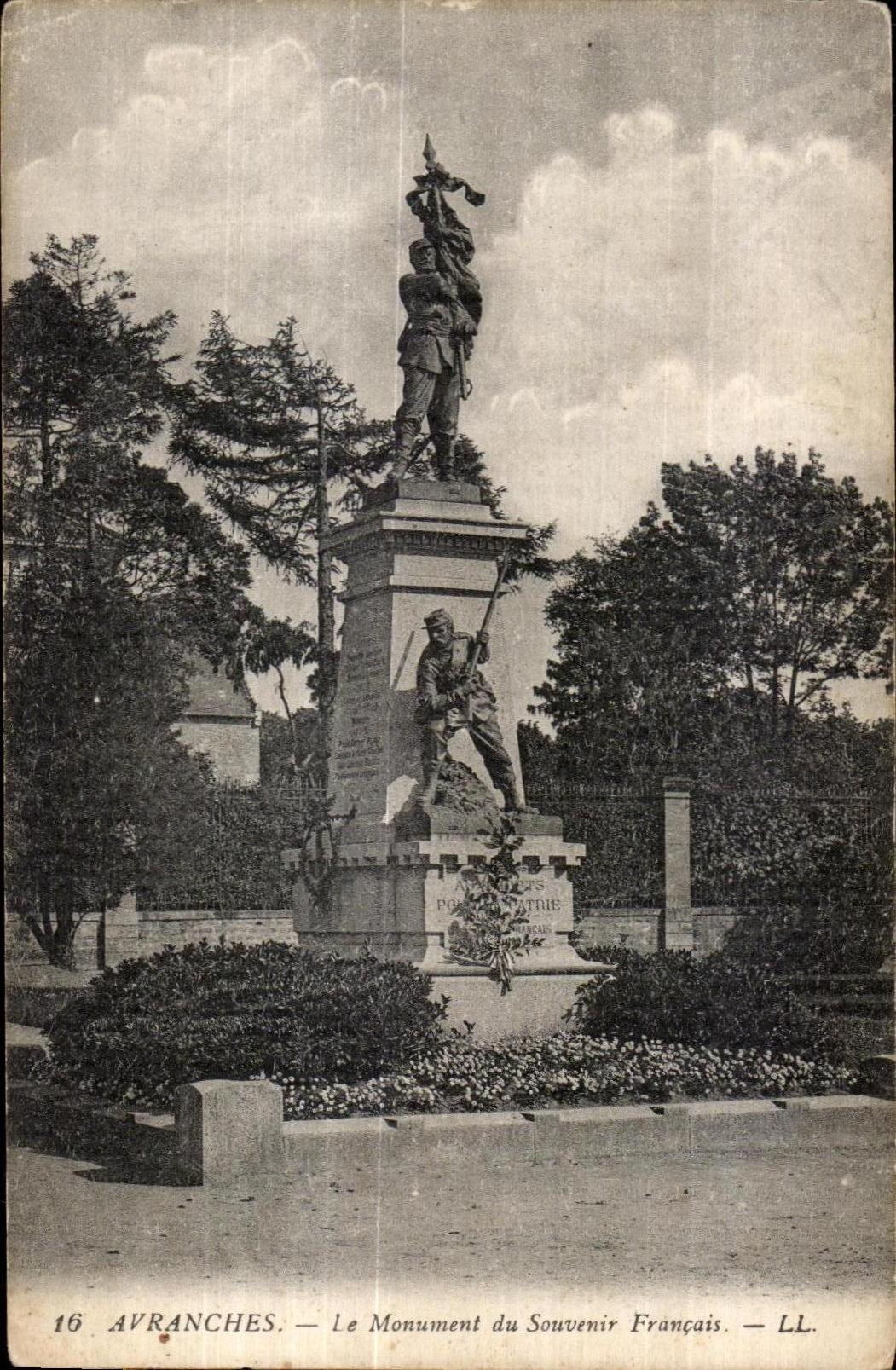 CPA Avranches Le Monument du Souvenir Francais Militaria 