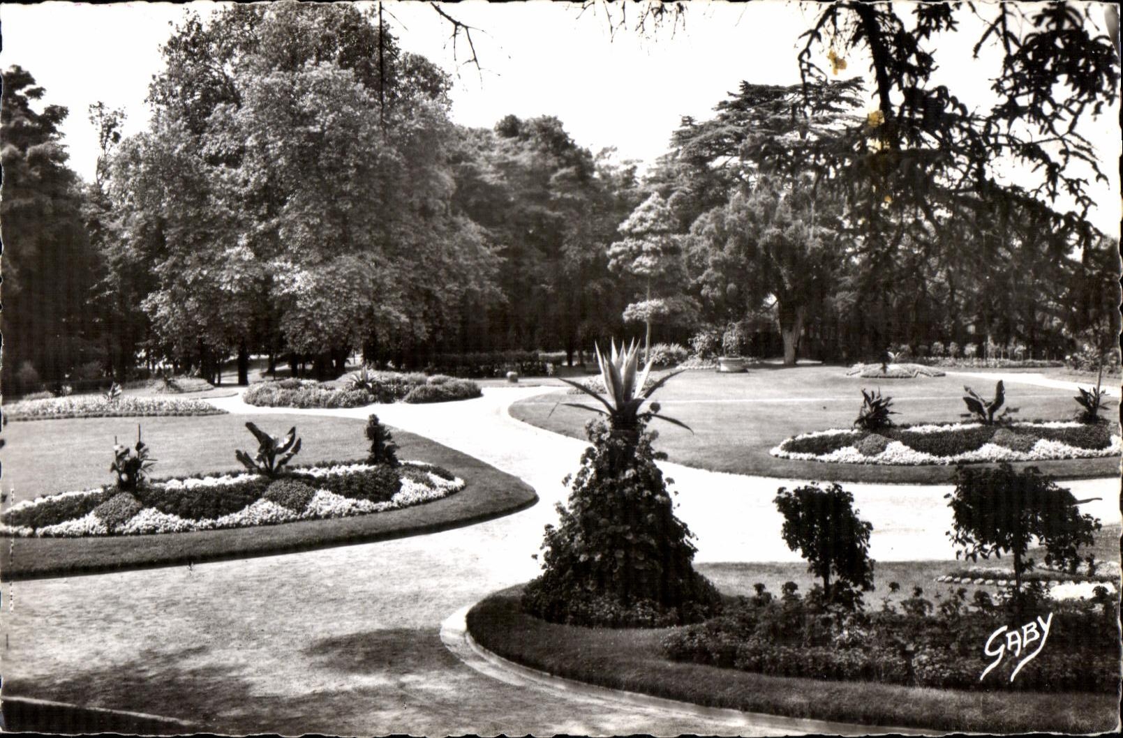 CPSM Avranches (Manche) Le Jardin des Plantes