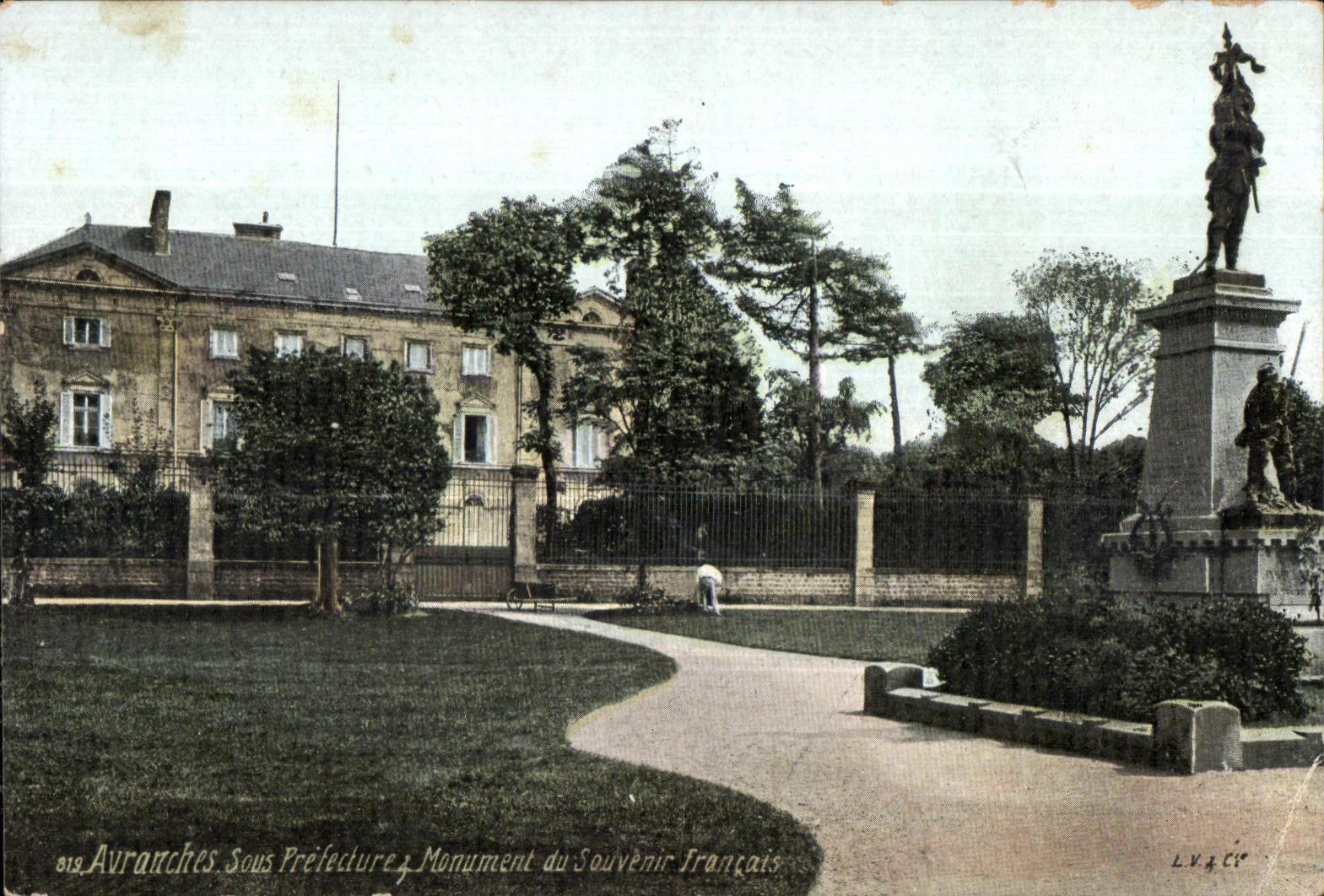CPA Avranches Sous Prifeclure Monument du Souvenir Francais