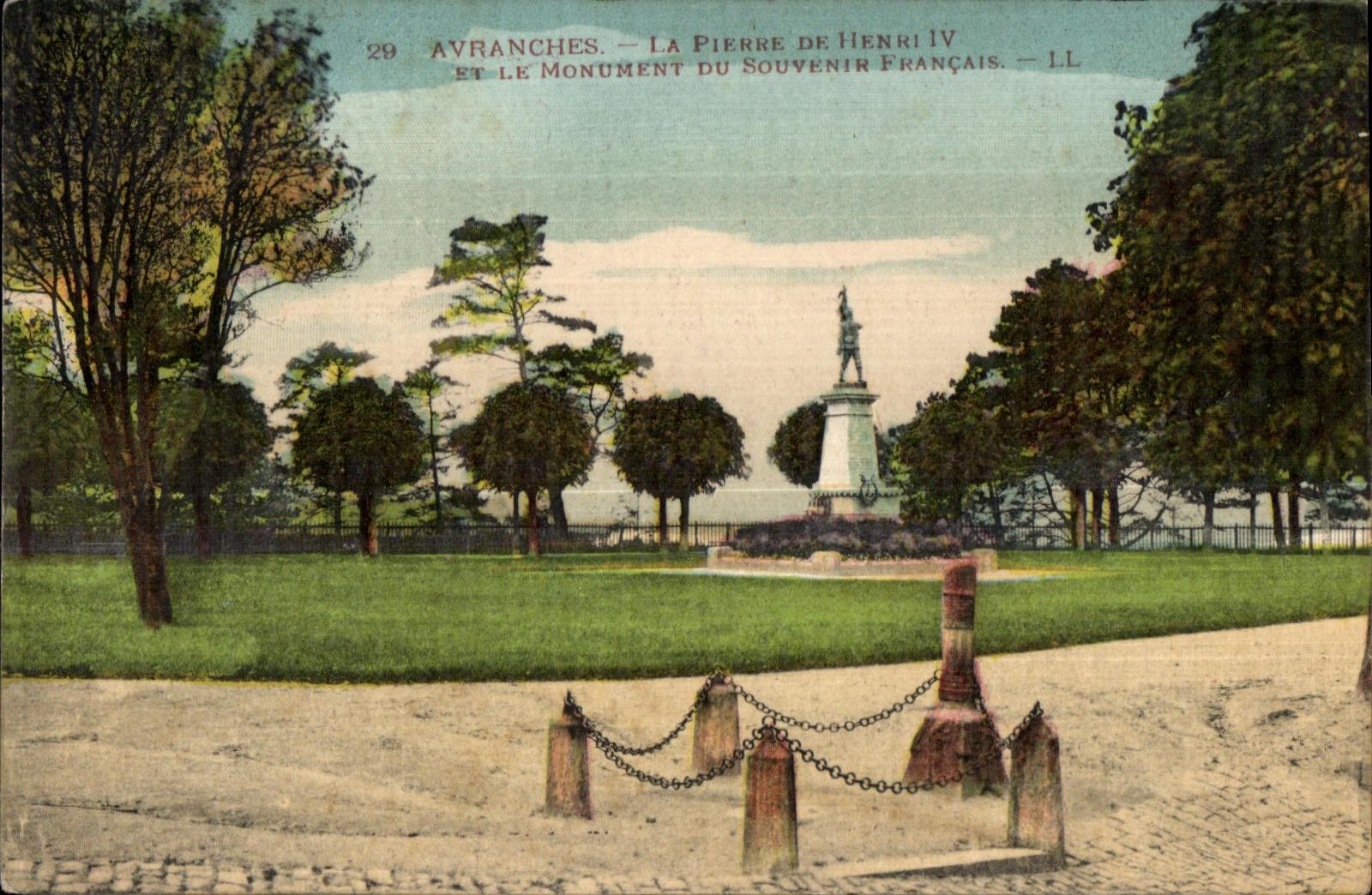 CPA Avranches La Pierre de Henri et Le Monument Du Souvenir Francais