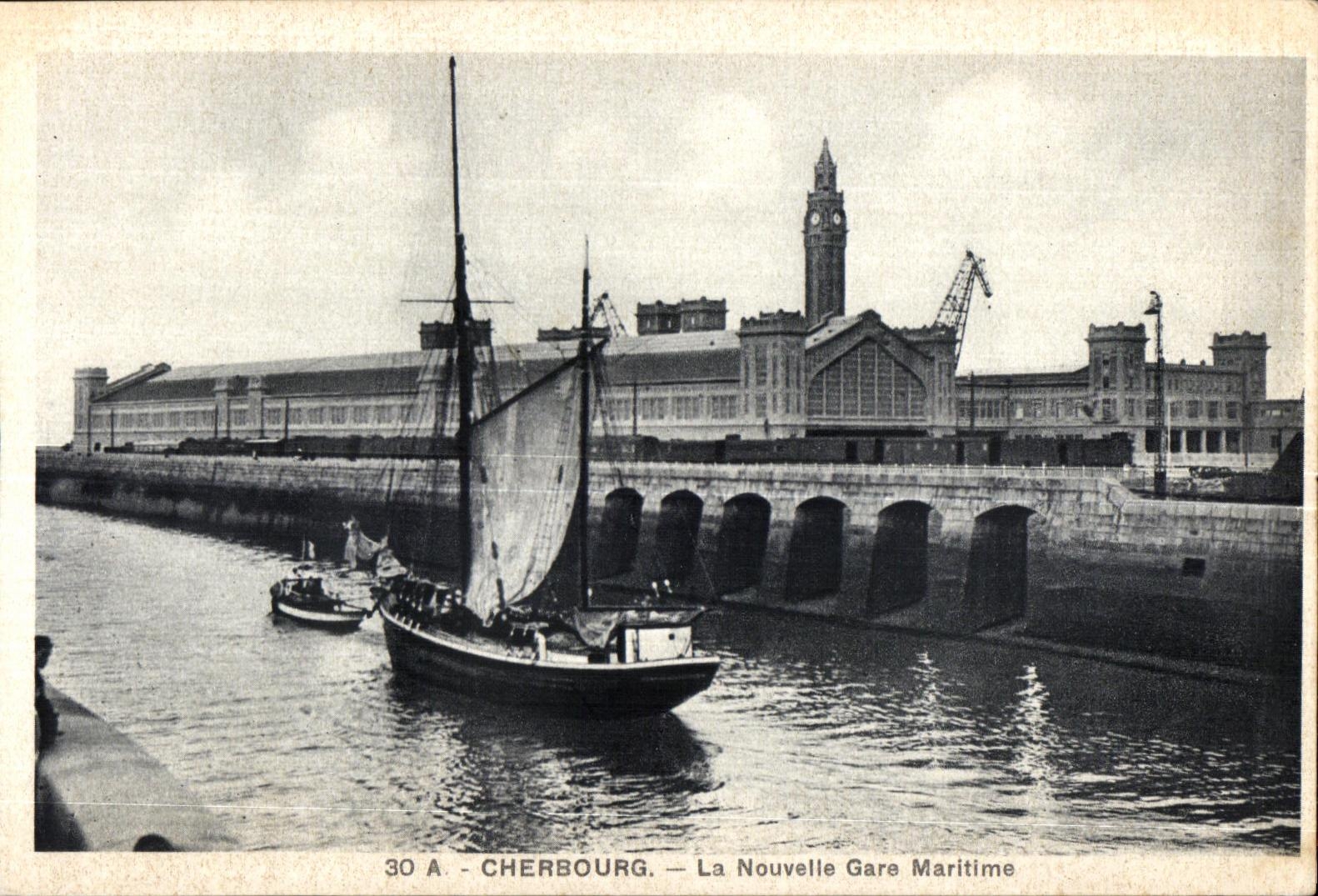 CPA Cherbourg La Nouvelle Gare Maritime Bateau