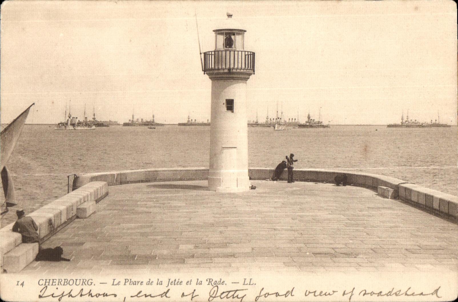 CPA Environs Le Phare de la Jetee et la Rade Lighthouse