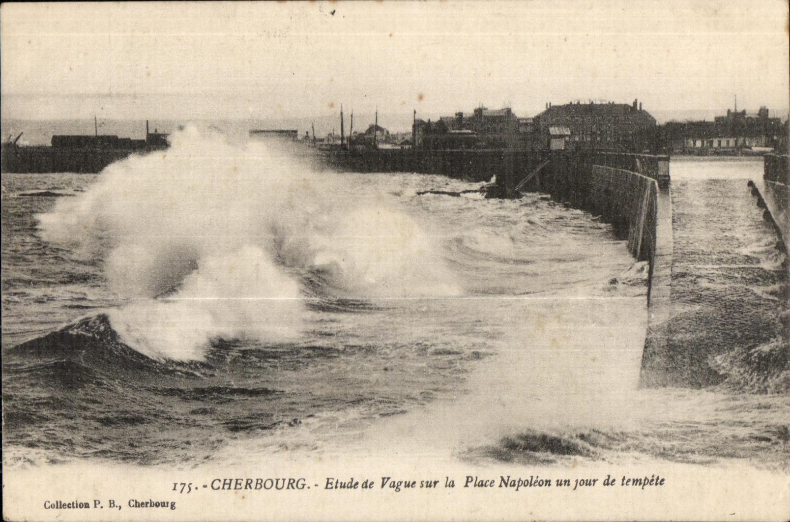 CPA Cherbourg Etude de Vague sur la Place Napoleon un Jour de tempete