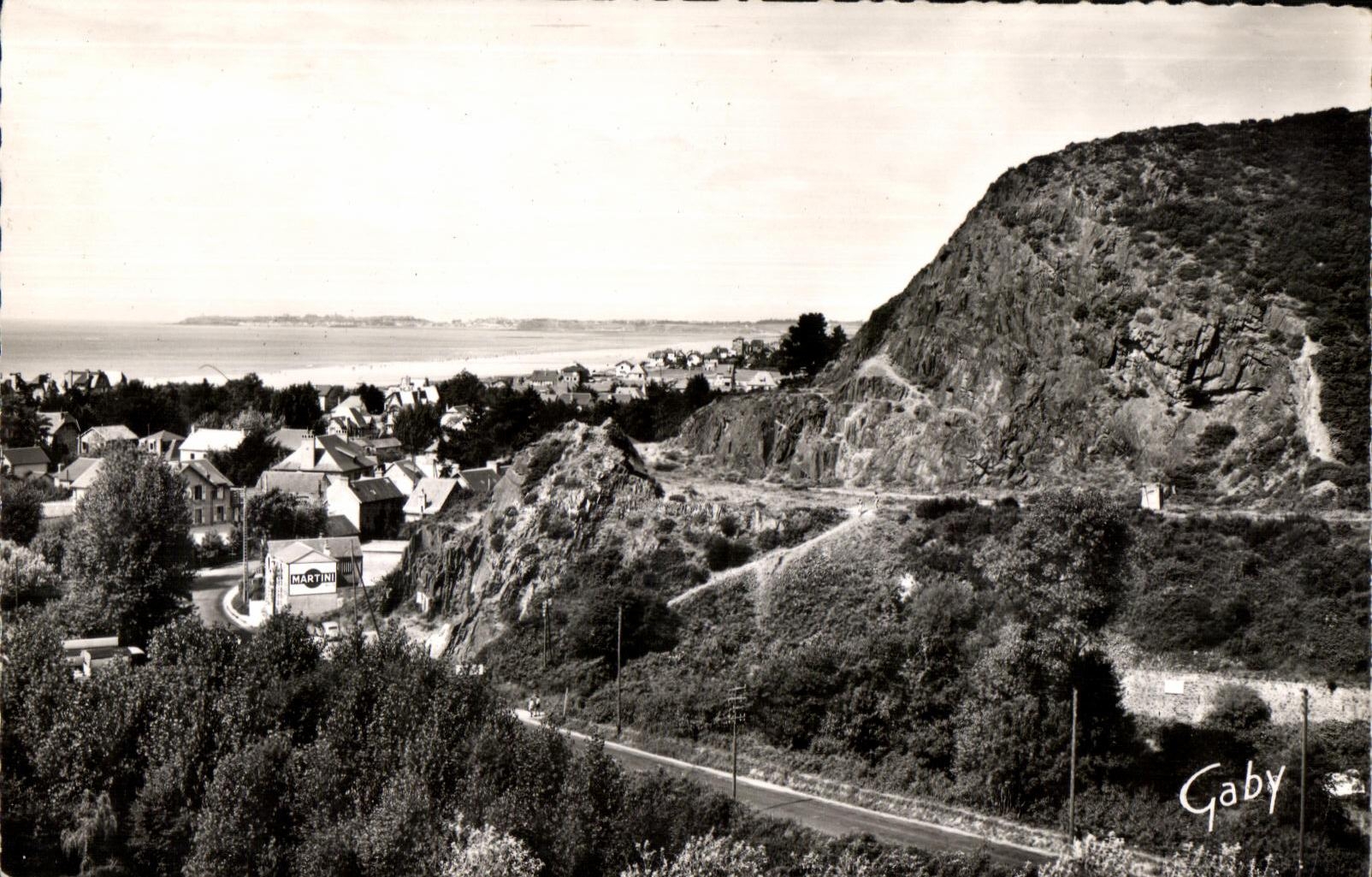 CPA Carolles Plage Edenville (Manche) Falaise du Pignon Buior Au Fond Granville