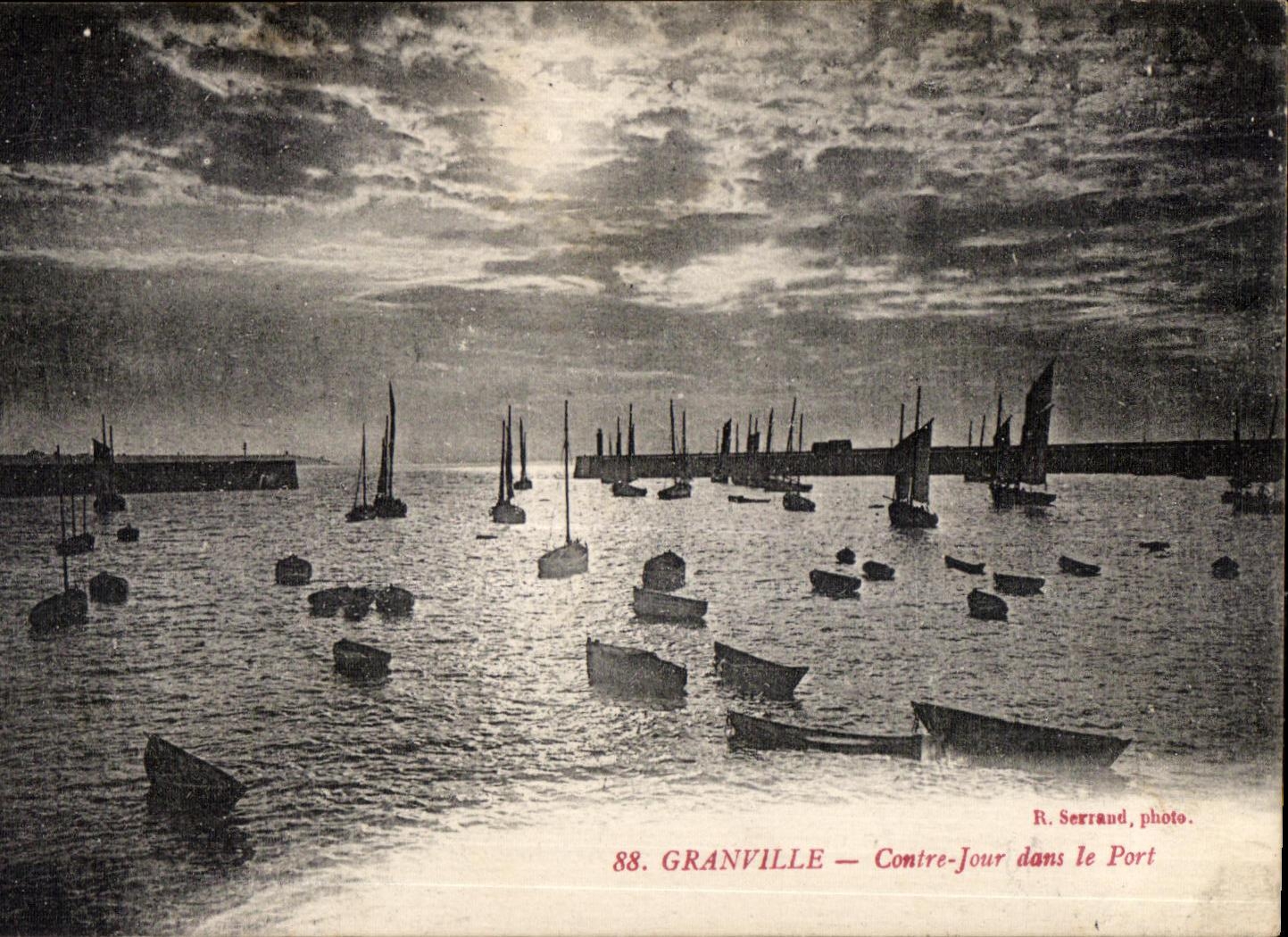 CPA Granville Contre Jour dans le Port