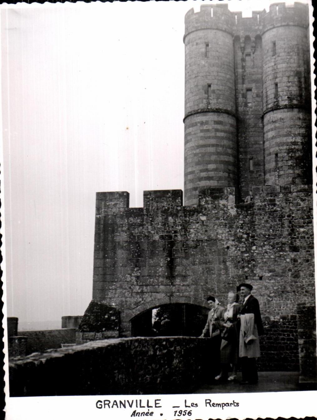 CPA Granville Les Remparts