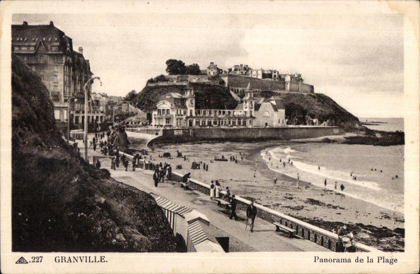 CPA Granville Panorama de la Plage