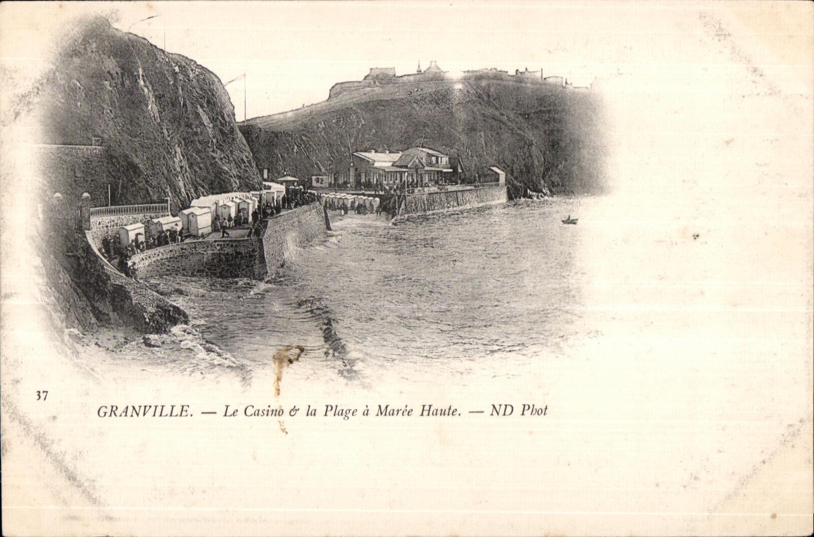 CPA Granville Le Casino et la Plage a Maree Haute