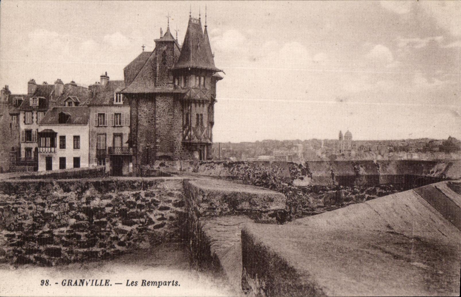 CPA Granville Les Remparts