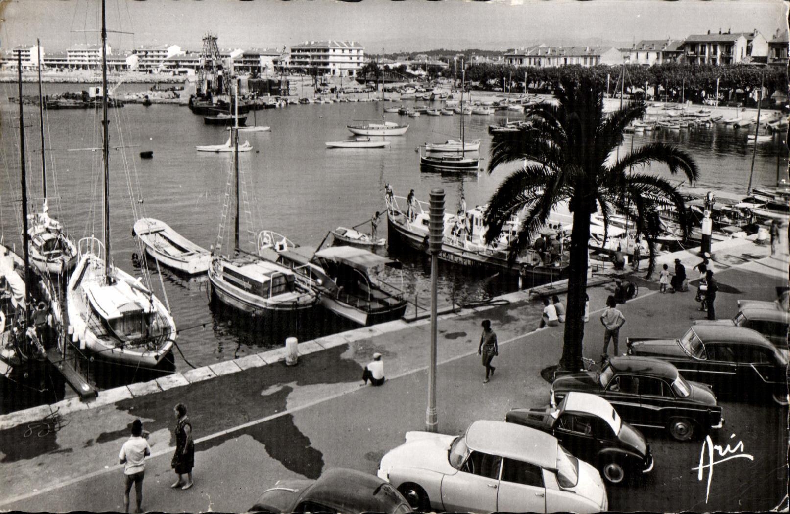 CPA Cote d Azur 00-1 St Raphael Quai du Port