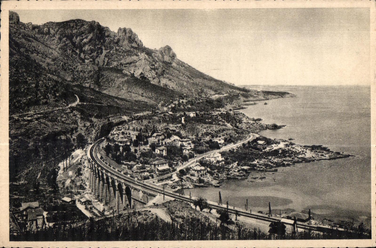 CPA Antheor La Route de la Corniche d Or et le Viadue du chemin dr fer