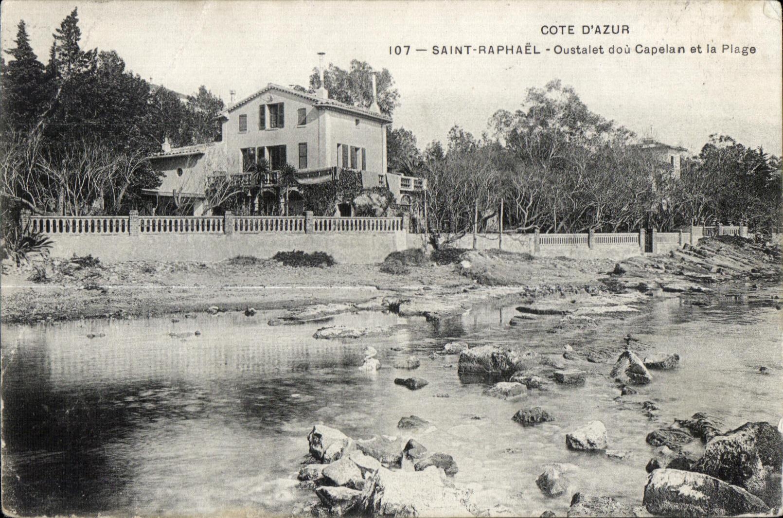 CPA Saint Raphael Oustalet D ou Capelan et la Plage