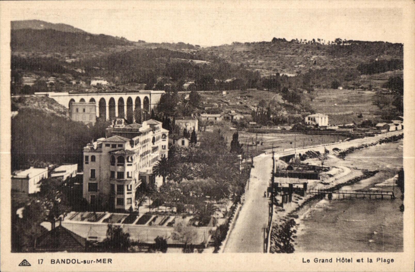 CPA Bandol sur Mer Le Grand Hotel et la Plage