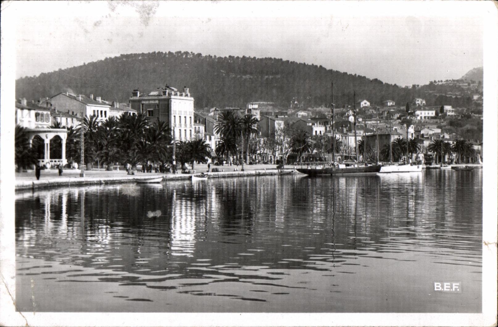 CPA Cote d Azur Bandol Vue sur le Port et la Ville