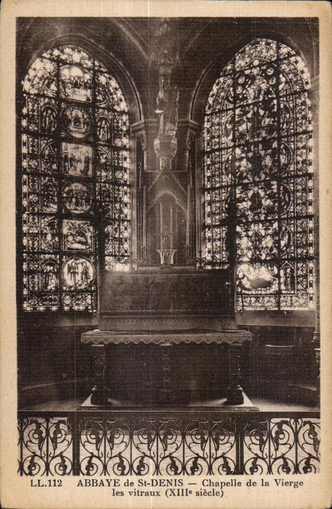 CPA L Abbaye de Saint Denis Chapelle de la Vierge les vitraux (XIII siecle)