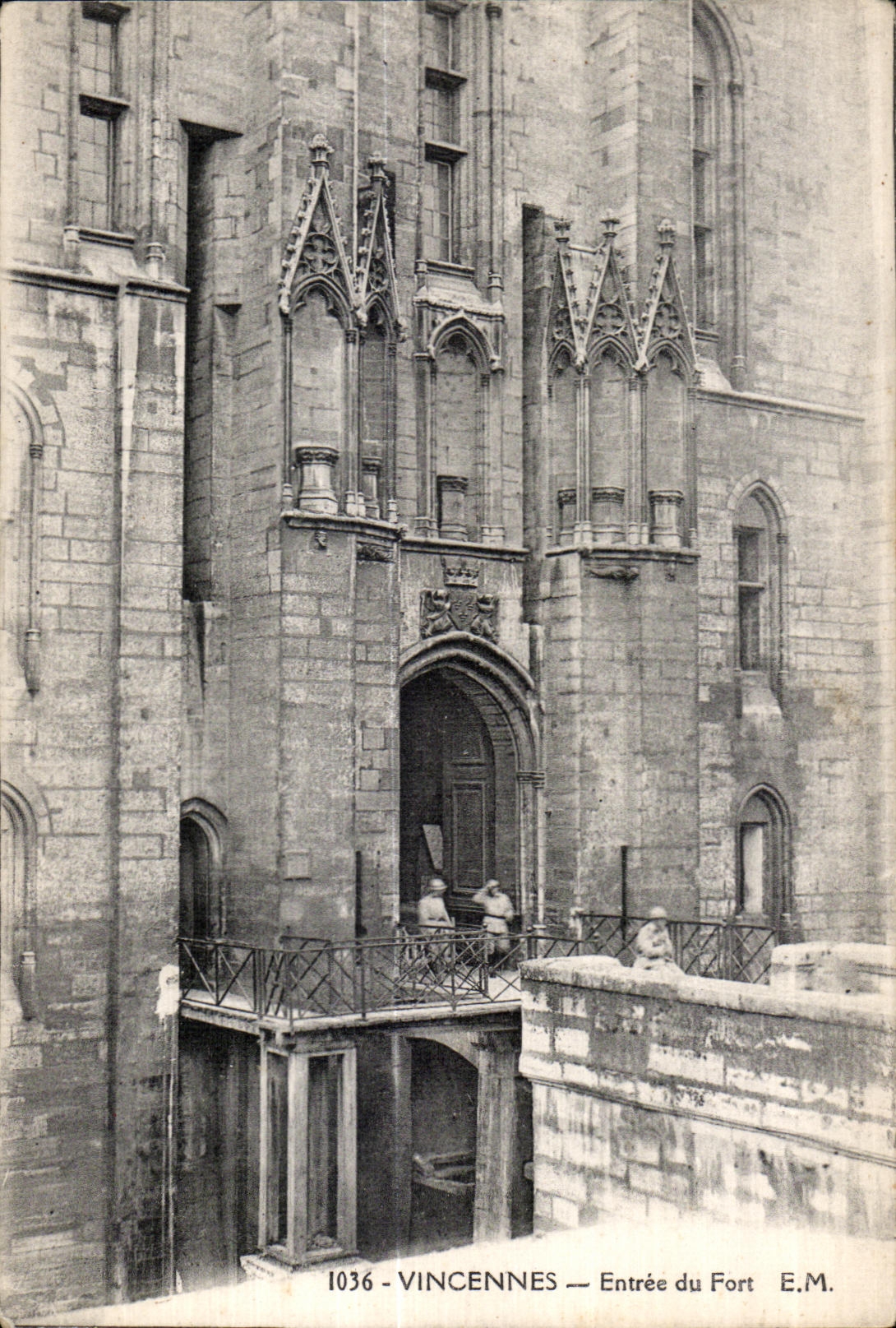 CPA Vincennes Entrance of Fort