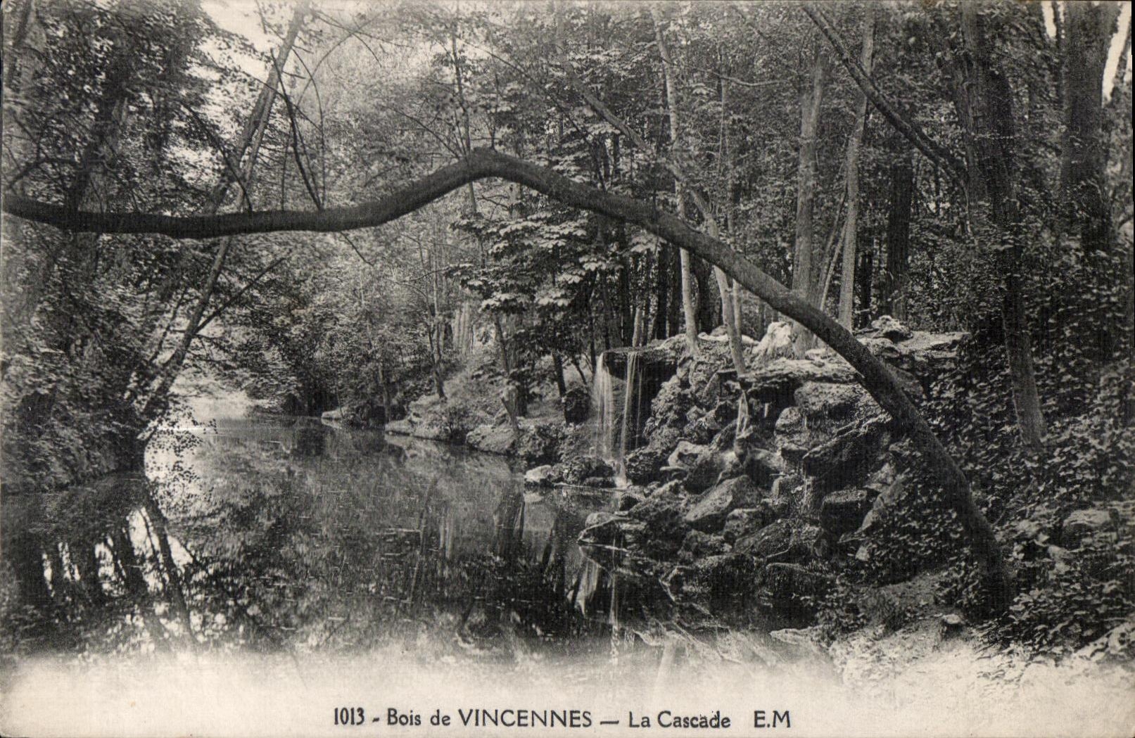 CPA Wood of Vincennes the Cascade