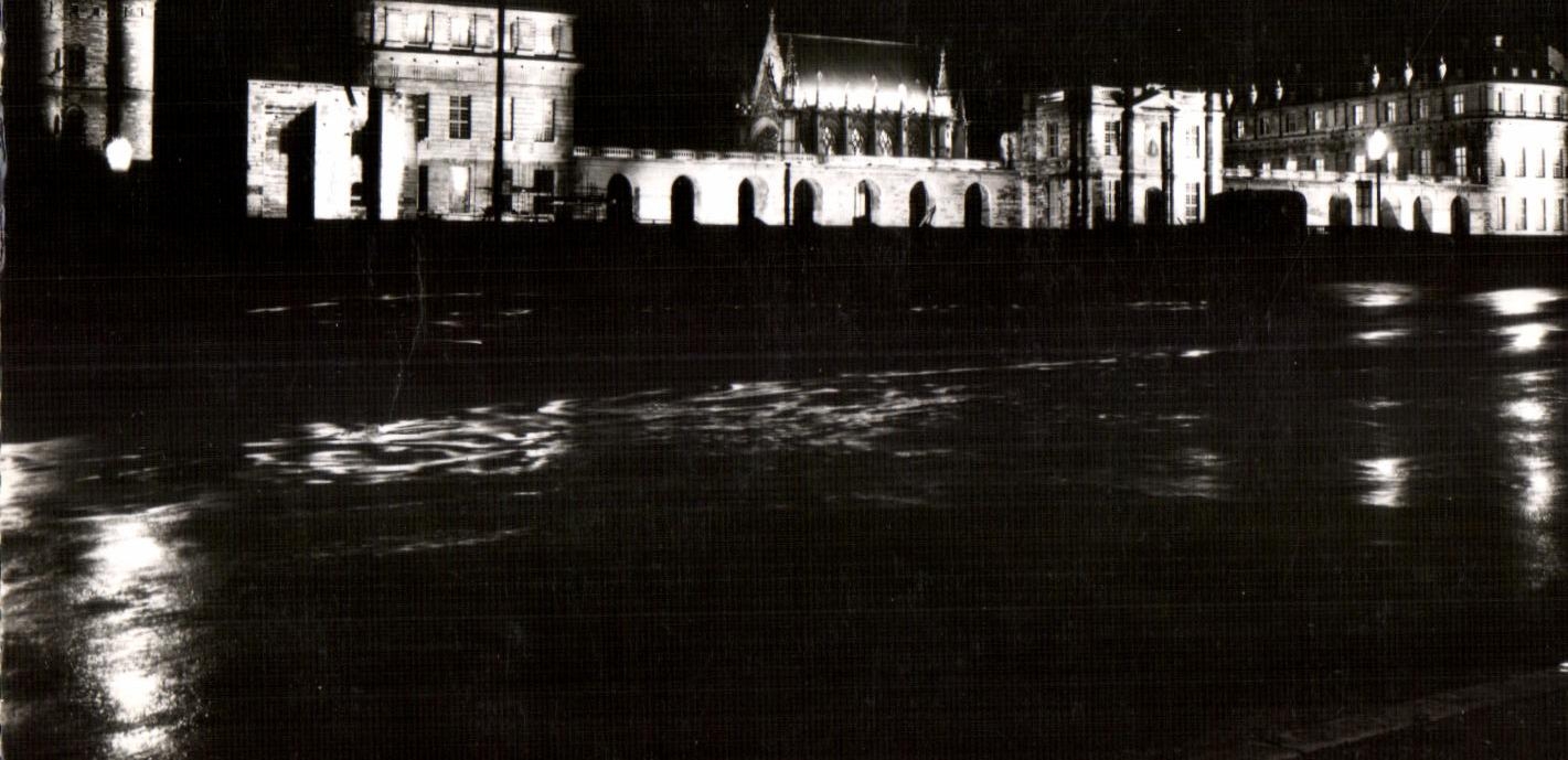 CPSM the Castle of Vincennes during the illuminations
