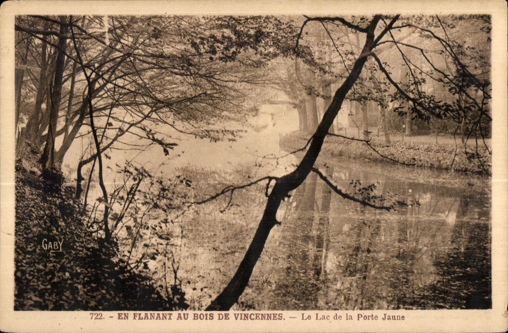 CPA While Strolling With Wood De Vincennes the Lake of the Yellow Gate