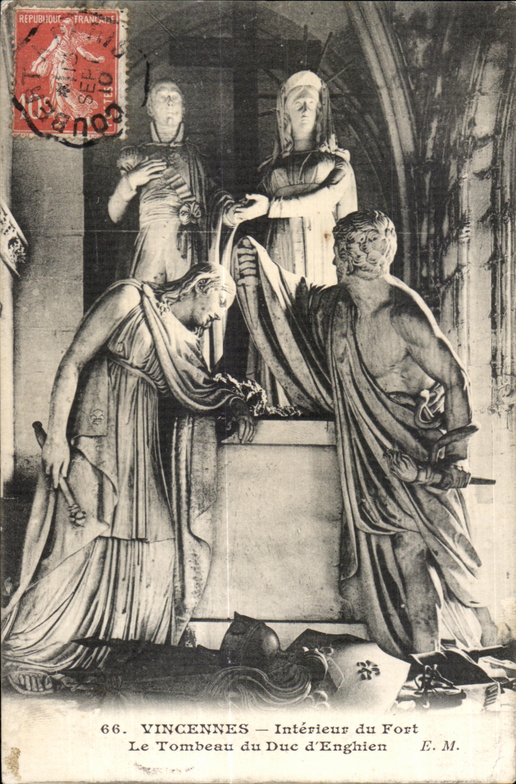 CPA Interior Vincennes of Fort the Tomb of the Duke Enghien