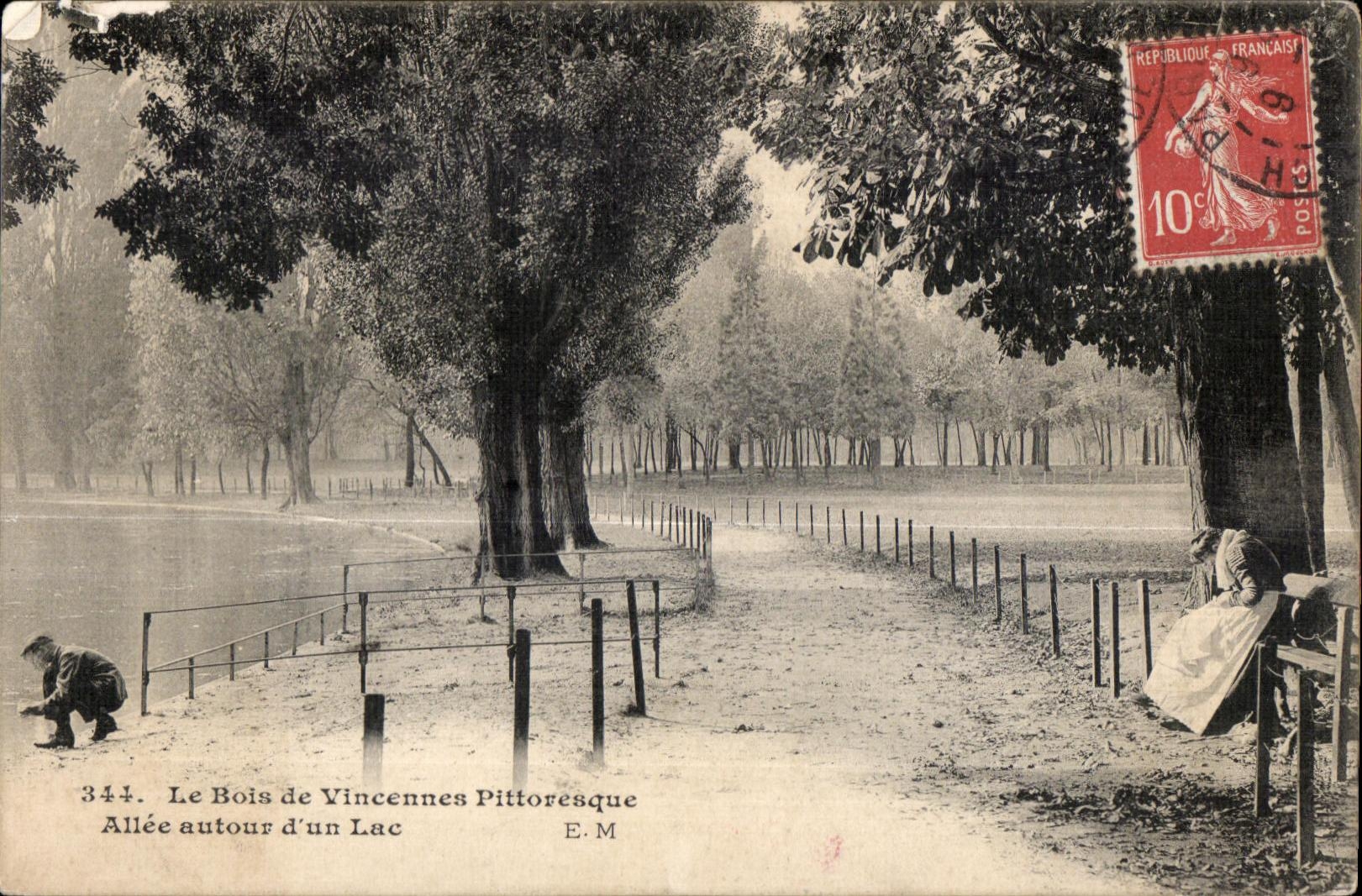CPA the Picturesque Wood of Vincennes Allee around a Lake