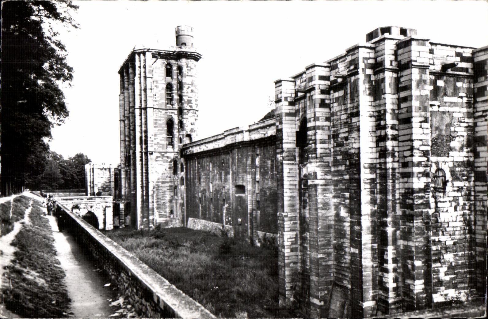 CPSM Vincennes the Castle Walls and the Northern Face