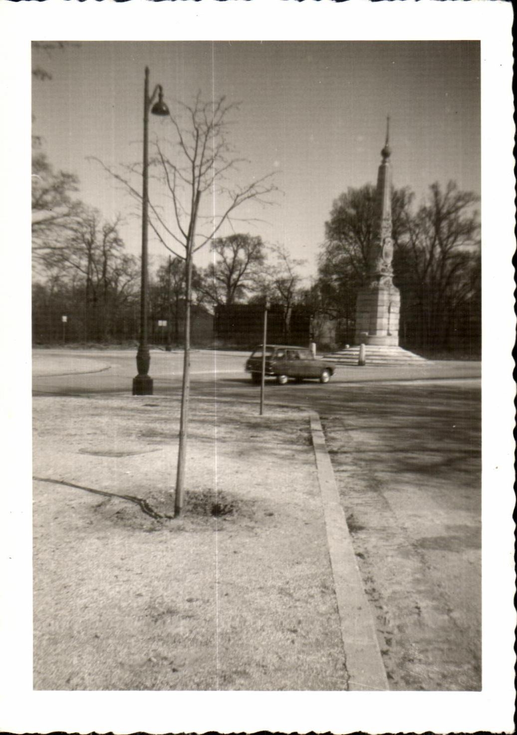 Vincennes photograph the pyramid