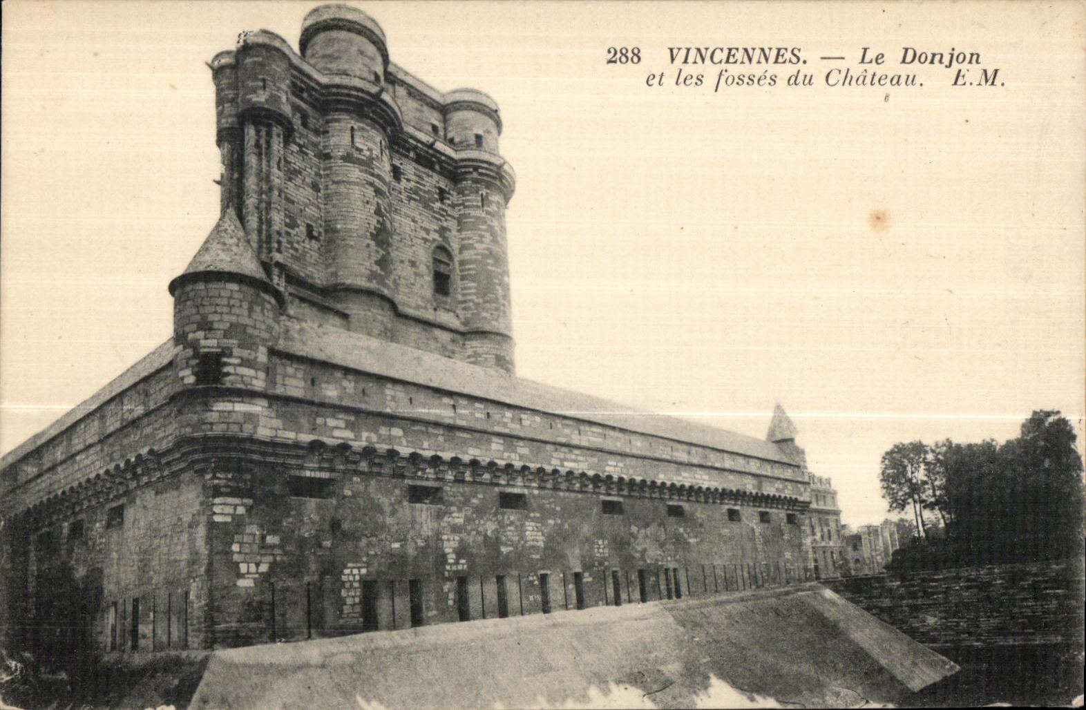 CPA Vincennes the Keep and pits of Castle