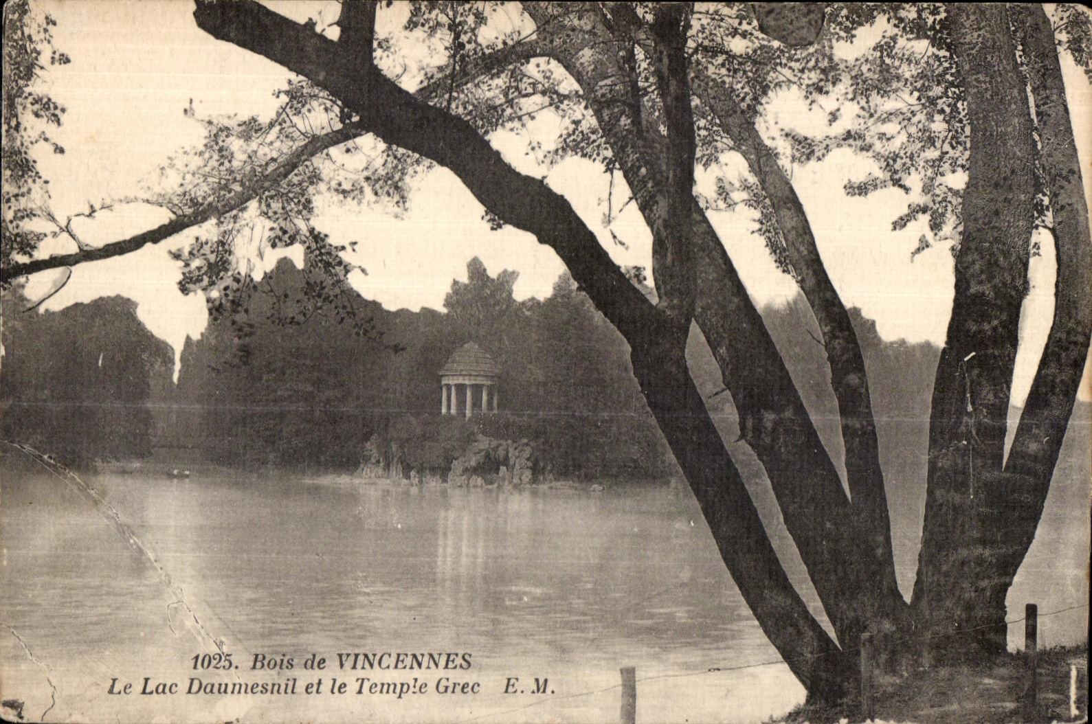 CPA Wood of Vincennes the Lake Daumesnil and the Greek Temple