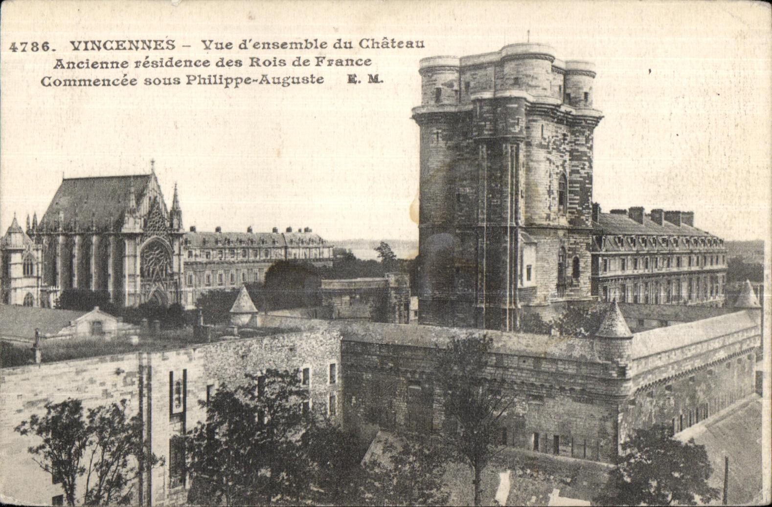 CPA Vincennes Seen together of the Castle Old residence of Kings de France Commencee under Philippe Auguste