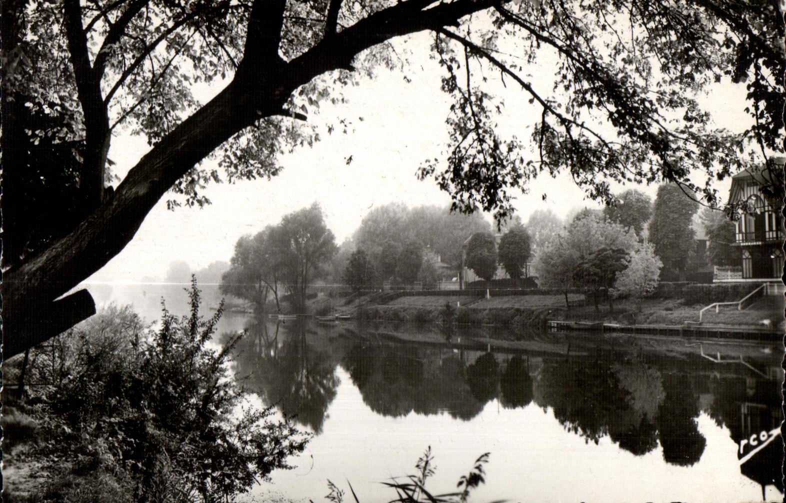 CPA Saint Maur the Game preserve St Hilaire the Quay of the Game preserve and its beautiful Villas